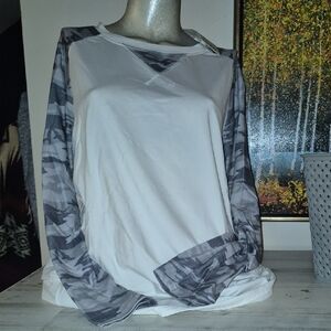 Leo Rosi White and Gray Camo Long Sleeve Top